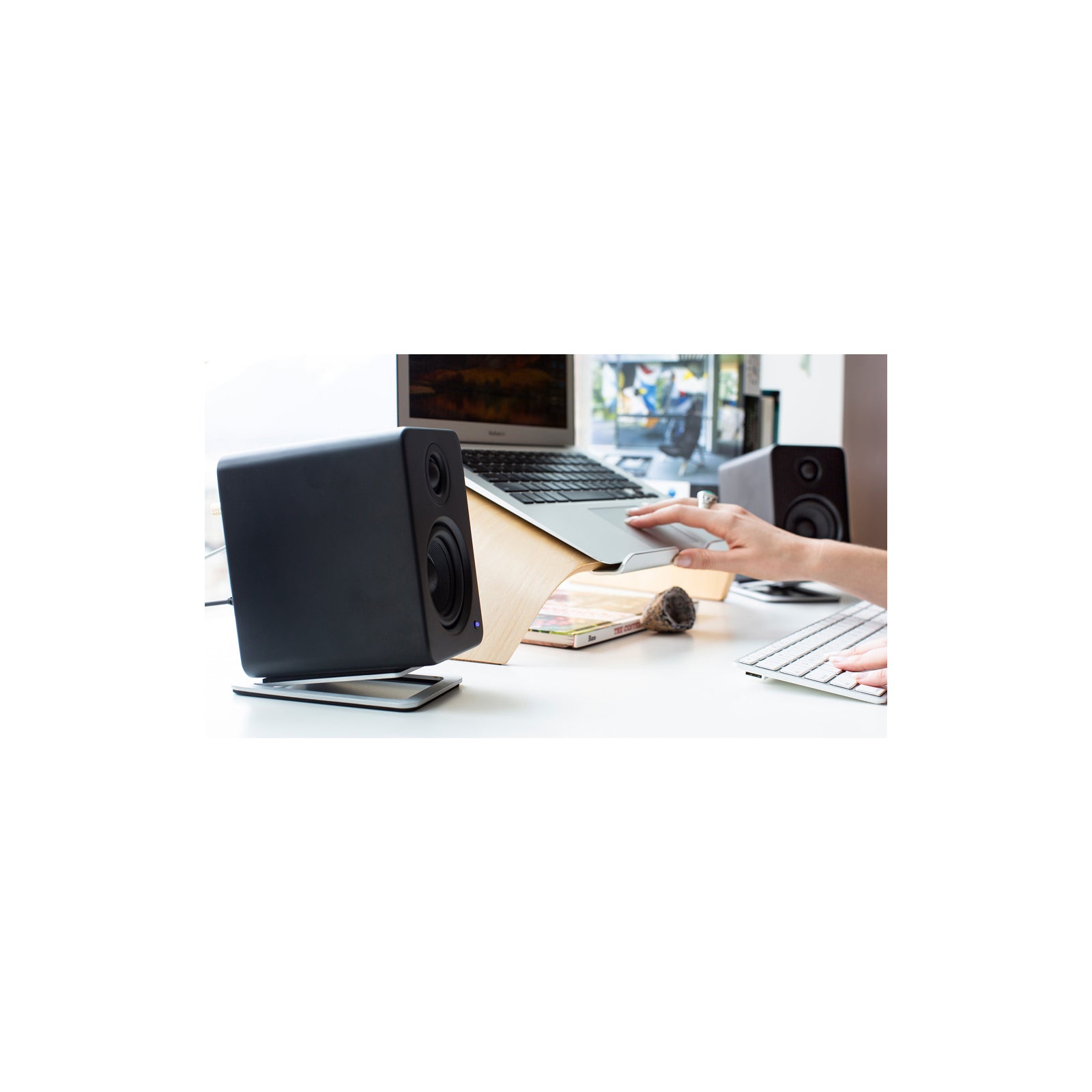 Kanto YU2 Powered Desktop Speakers Matte Black