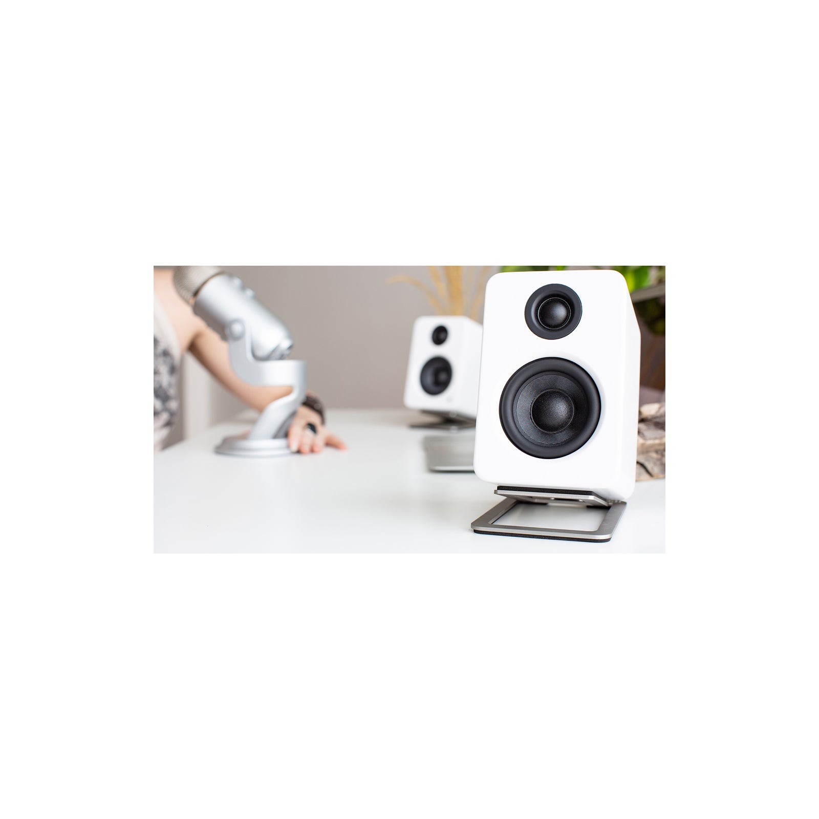 Kanto YU2 Powered Desktop Speakers Matte White