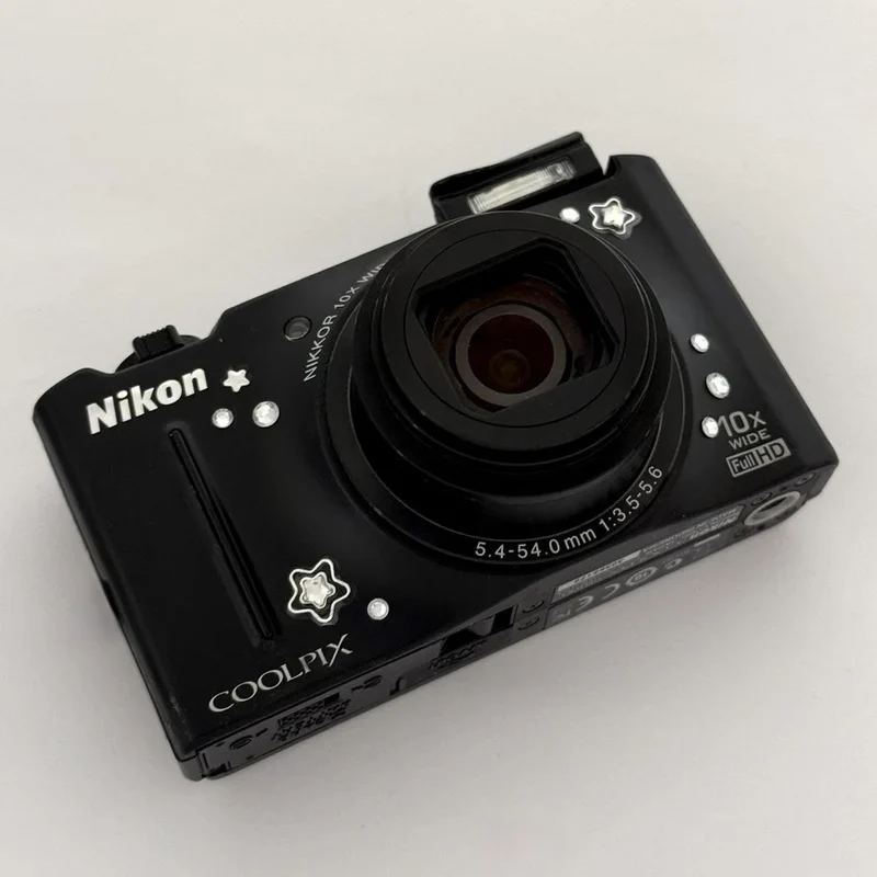 Pre-Owend Digital Nikon coolpix Camera Bundle rare