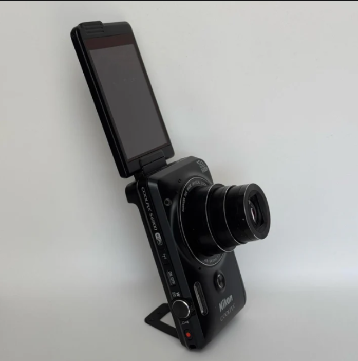 Pre-Owend Digital black Camera Nikon coolpix s6900 Bundle