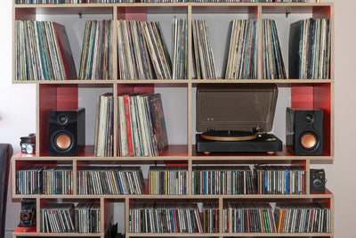 Mitchell Acoustics uStream TT1 Manual Belt-Drive Turntable with Bluetooth & Built-in Phono Pre-amp