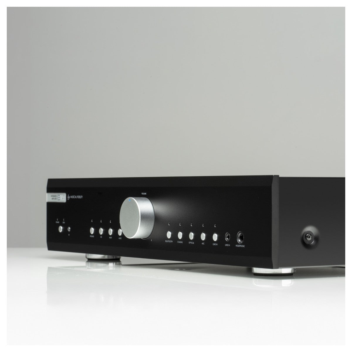 Musical Fidelity B1xi Integrated Amplifier with Bowers & Wilkins 606 S3 Standmount Speakers Pair Black