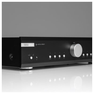 Musical Fidelity B1xi Integrated Amplifier with Bowers & Wilkins 607 S3 Bookshelf Speakers Pair Black