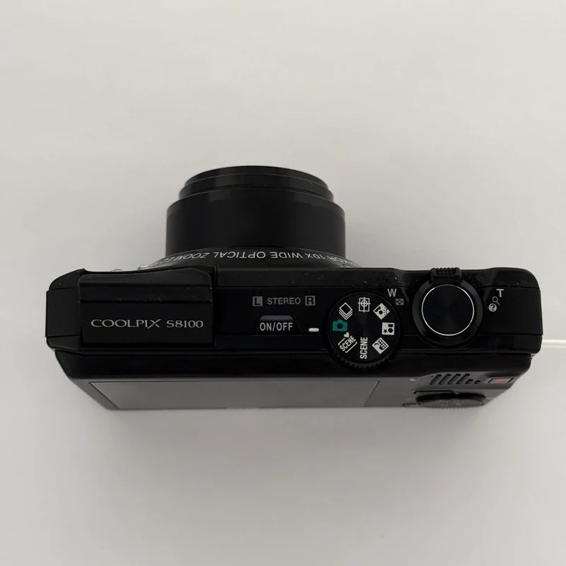 Pre-Owend Digital Nikon coolpix Camera Bundle rare