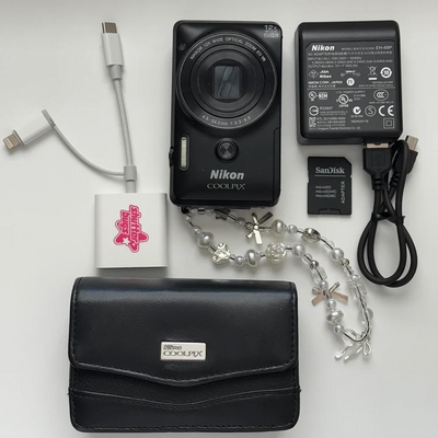 Pre-Owend Digital black Camera Nikon coolpix s6900 Bundle