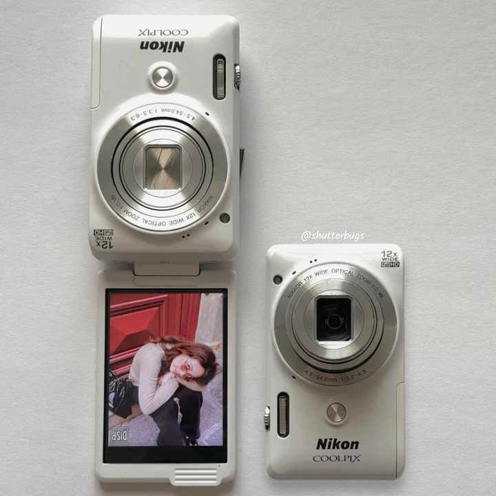 Pre-Owend Nikon coolpix Digital Camera Bundle RARE Glossy White