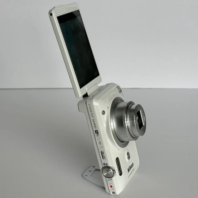 Pre-Owend Nikon coolpix Digital Camera Bundle RARE Glossy White