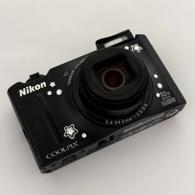 Pre-Owend Digital Nikon coolpix Camera Bundle rare