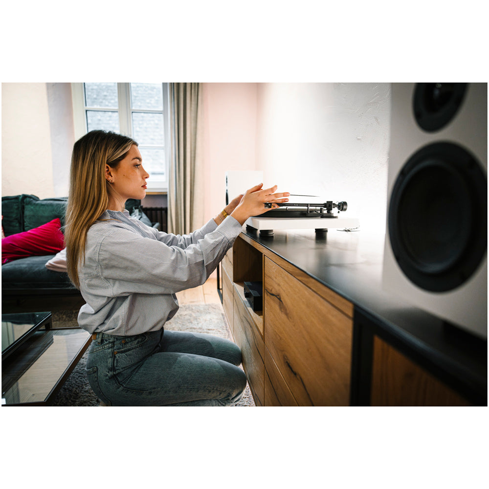 Pro-Ject Colourful Audio System 2 with Debut EVO 2 Turntable MaiA S3 Amplifier and Speaker Box 5 S2 Speakers - Satin White