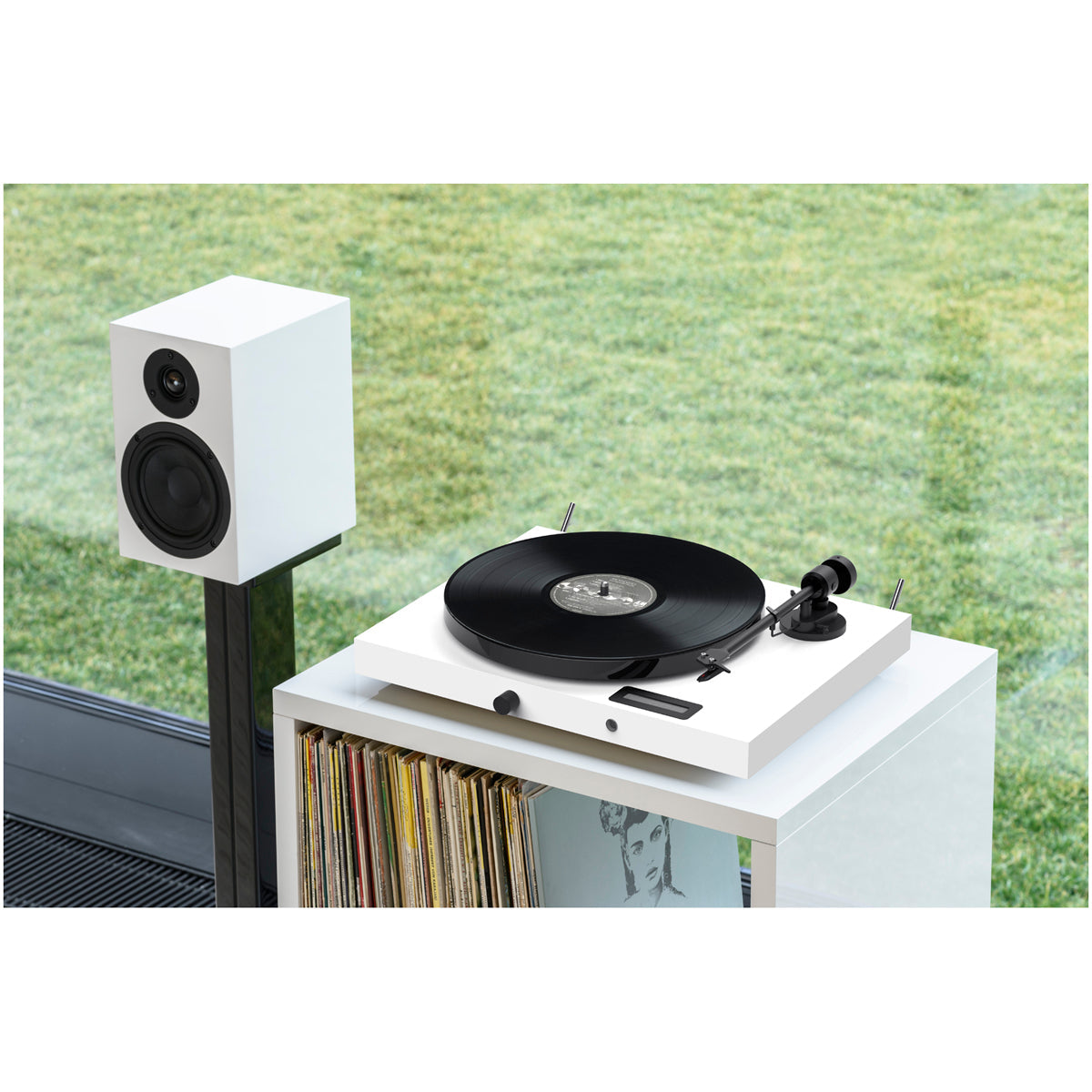 Pro-Ject Juke Box E1 All In One Plug and Play Turntable White