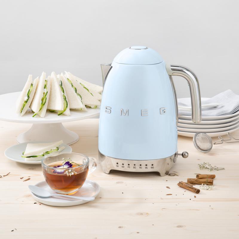 SMEG KLF04PBUK 50s Retro Style Jug Kettle Pastel Blue