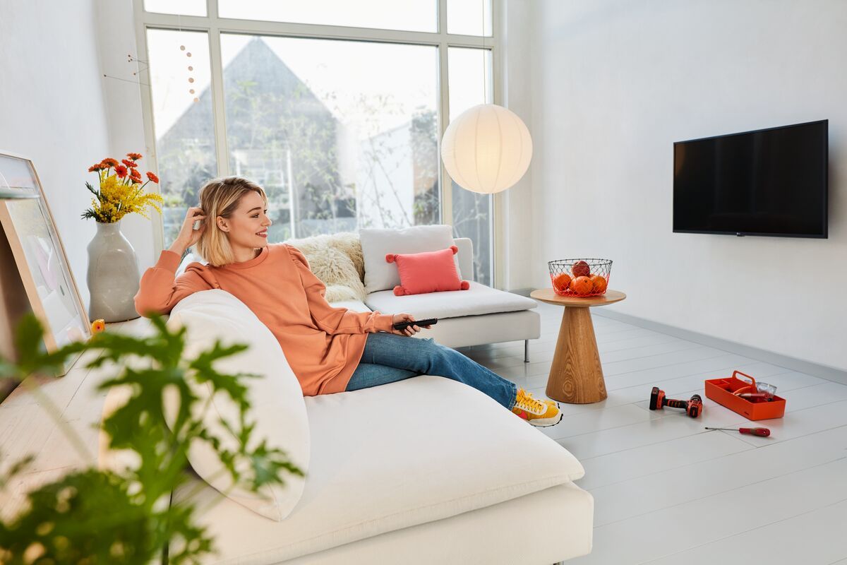 Vogels Quick TVM 1415 Tilting TV Wall Mount for TVs from 32 to 65 inches - Ex-Display Clearance